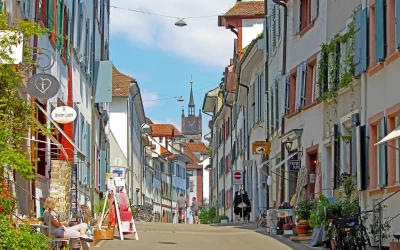 In diesem ausführlichen Artikel erfahren Sie alles wissenswerte über Immobilienpreise in Oderland vs. Riehen Schweiz